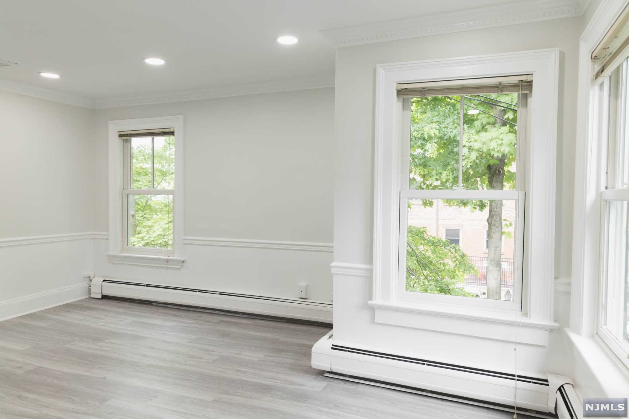 31 S Fullerton Avenue 1