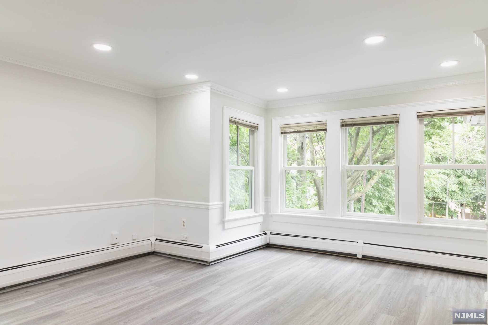 31 S Fullerton Avenue 1