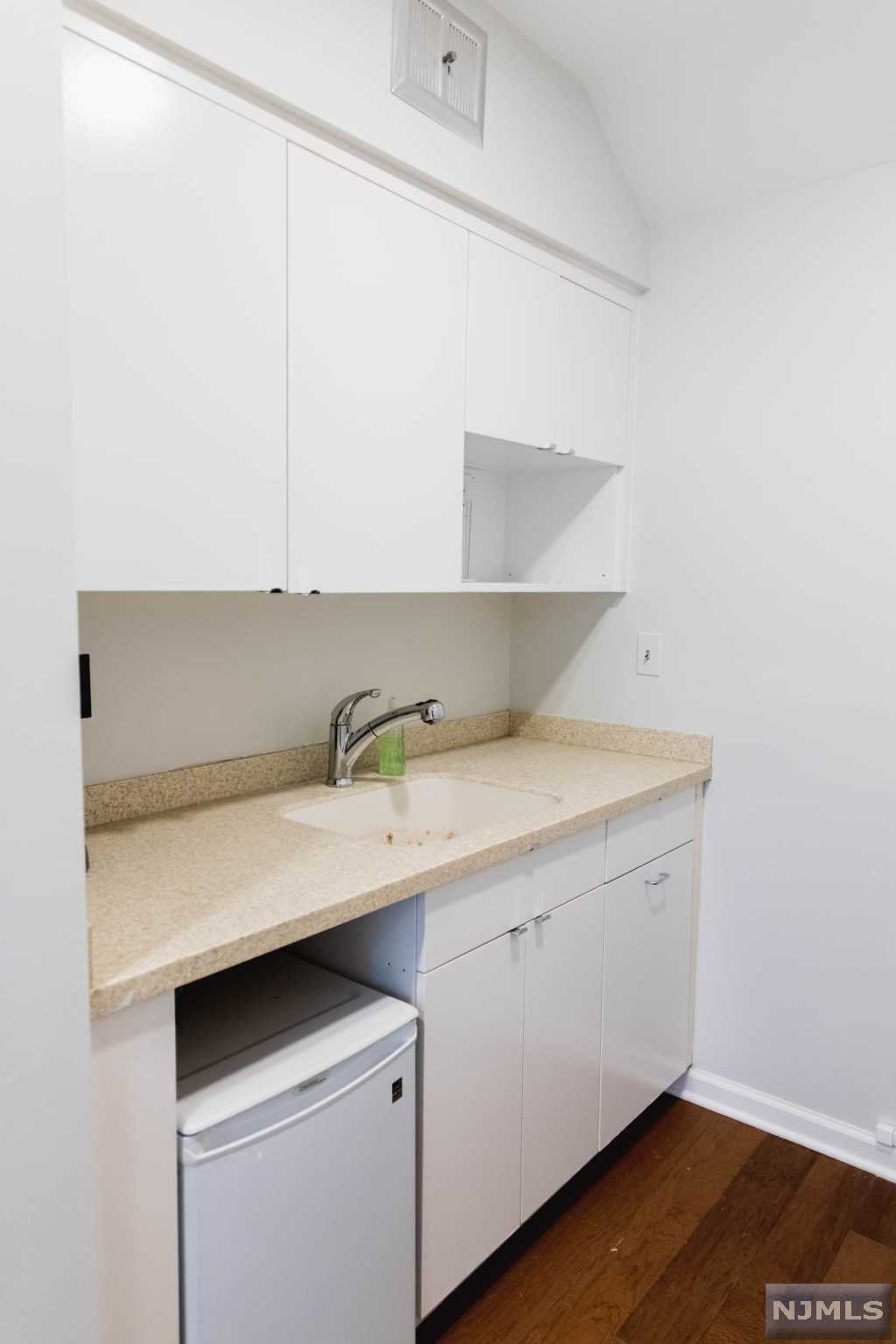 31 S Fullerton Avenue 1