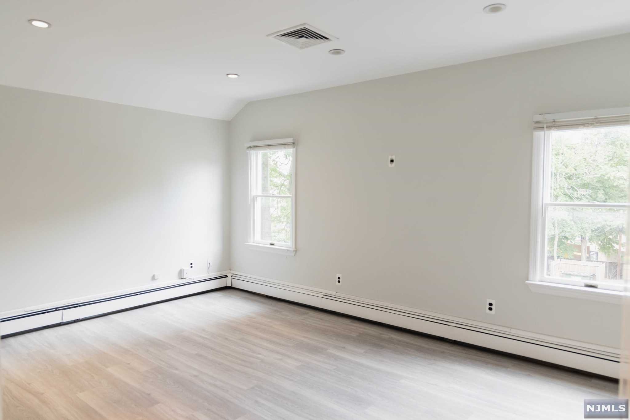 31 S Fullerton Avenue 1