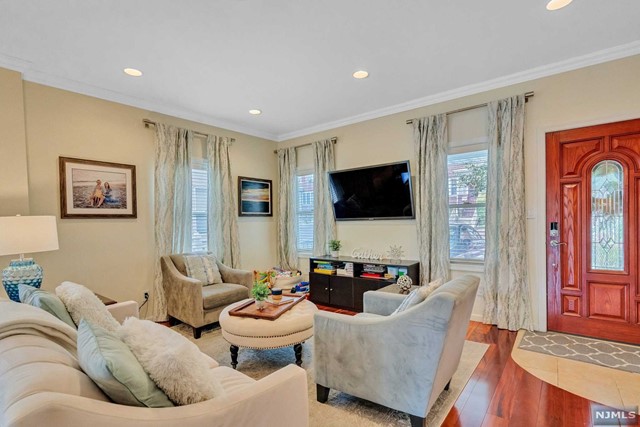 331 Undercliff Avenue