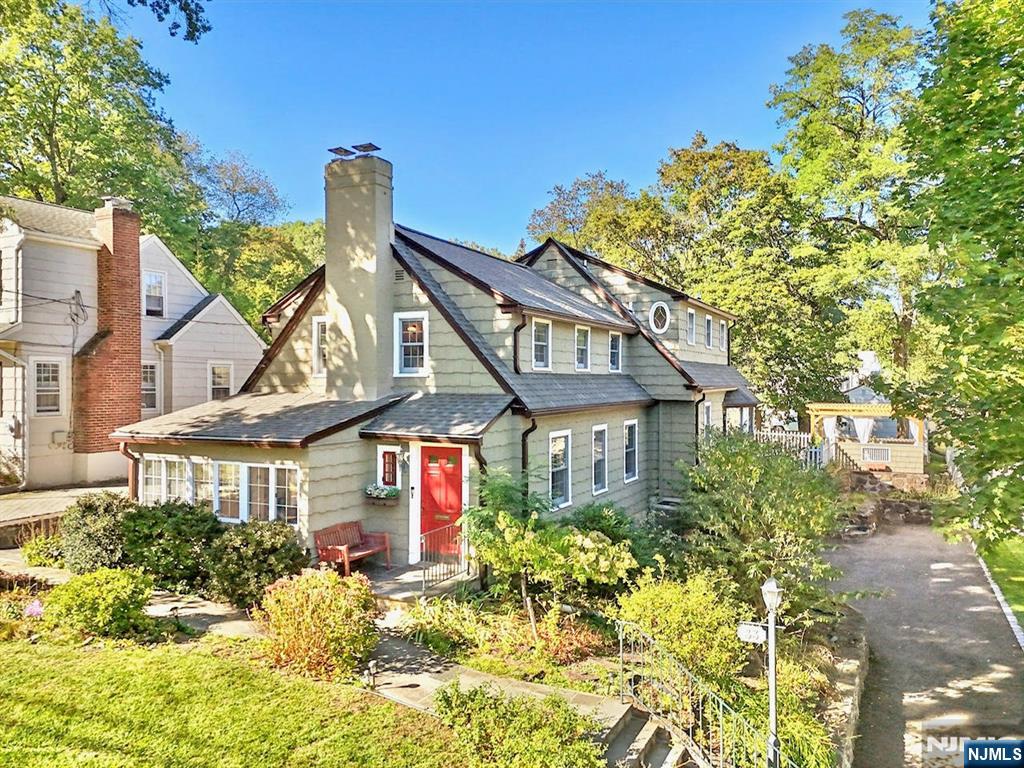 33 E Glen Avenue