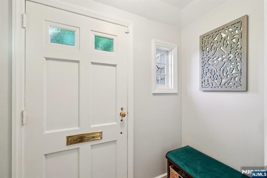 33 E Glen Avenue
