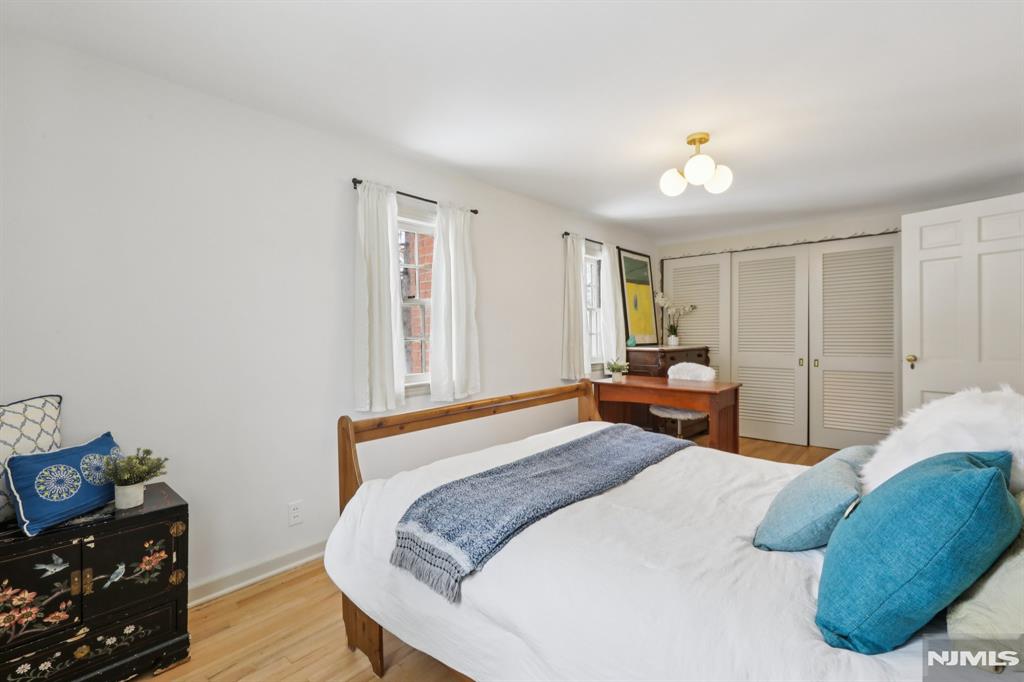 355 Kensington Drive