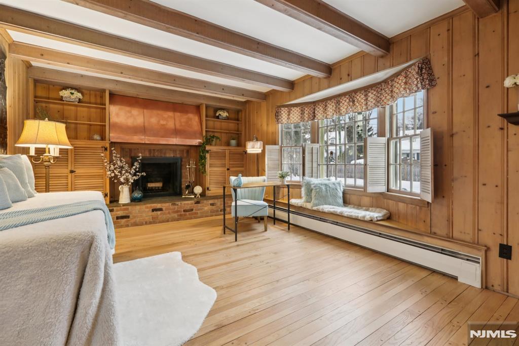 355 Kensington Drive