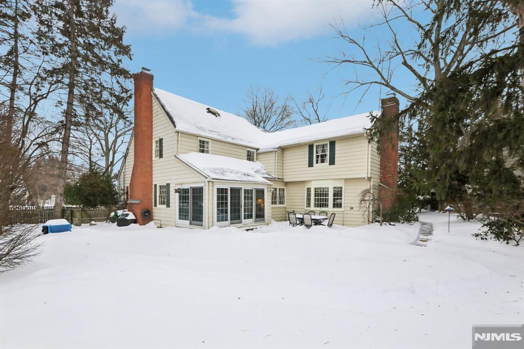 355 Kensington Drive