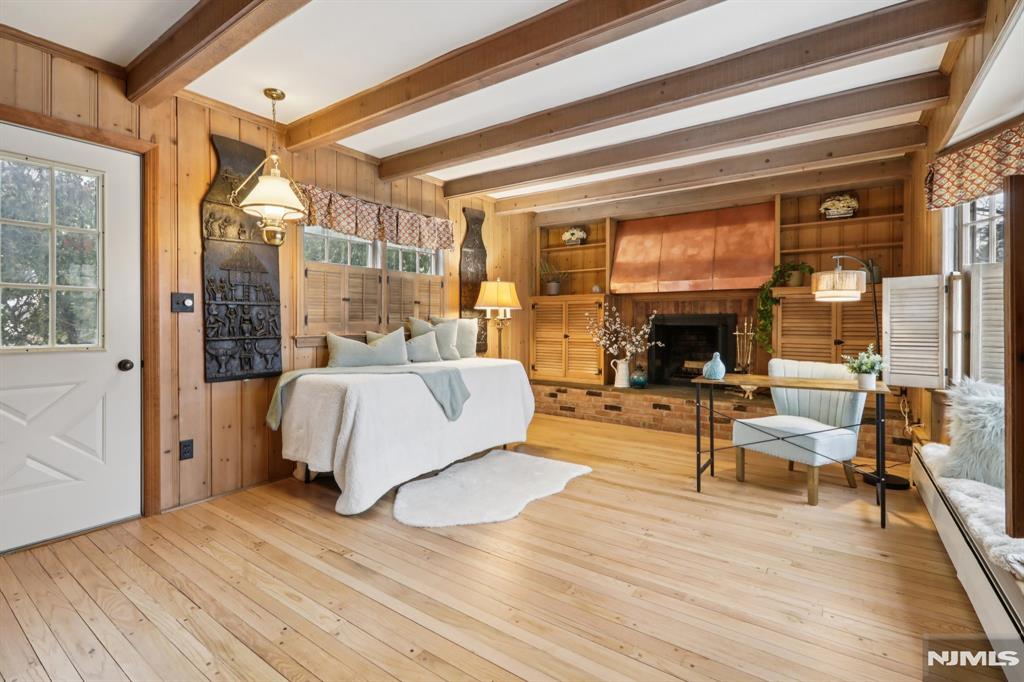 355 Kensington Drive