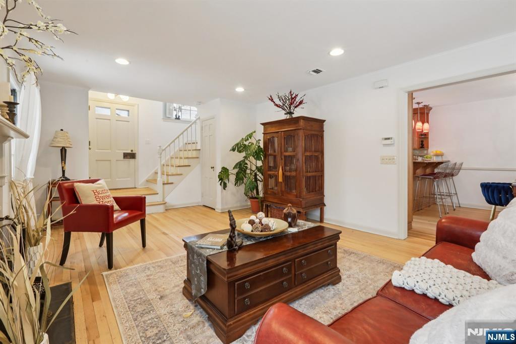 355 Kensington Drive