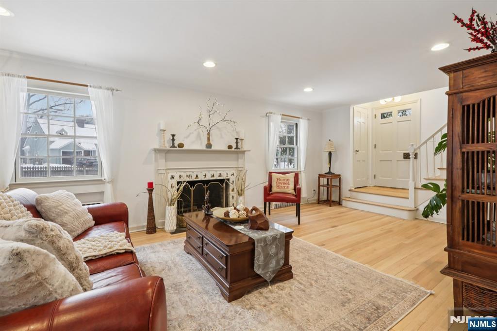 355 Kensington Drive