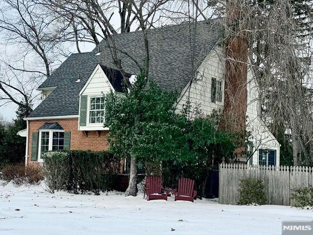 355 Kensington Drive