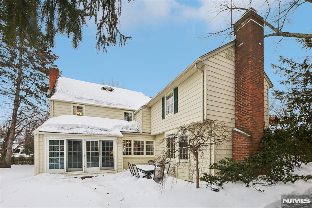 355 Kensington Drive