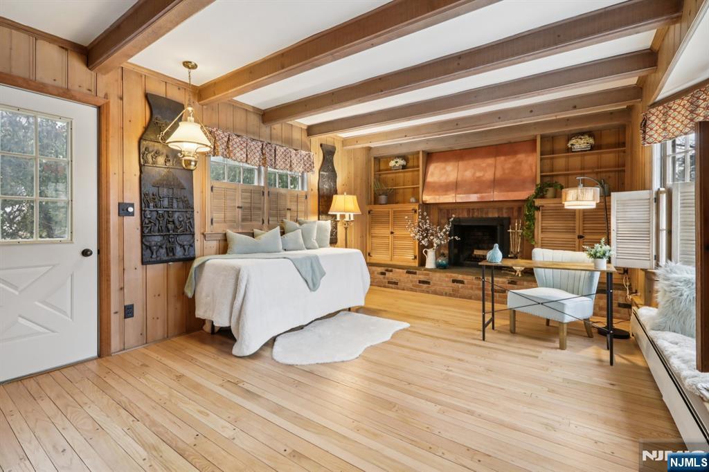 355 Kensington Drive