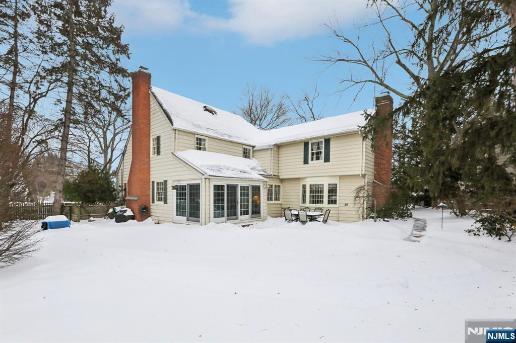 355 Kensington Drive