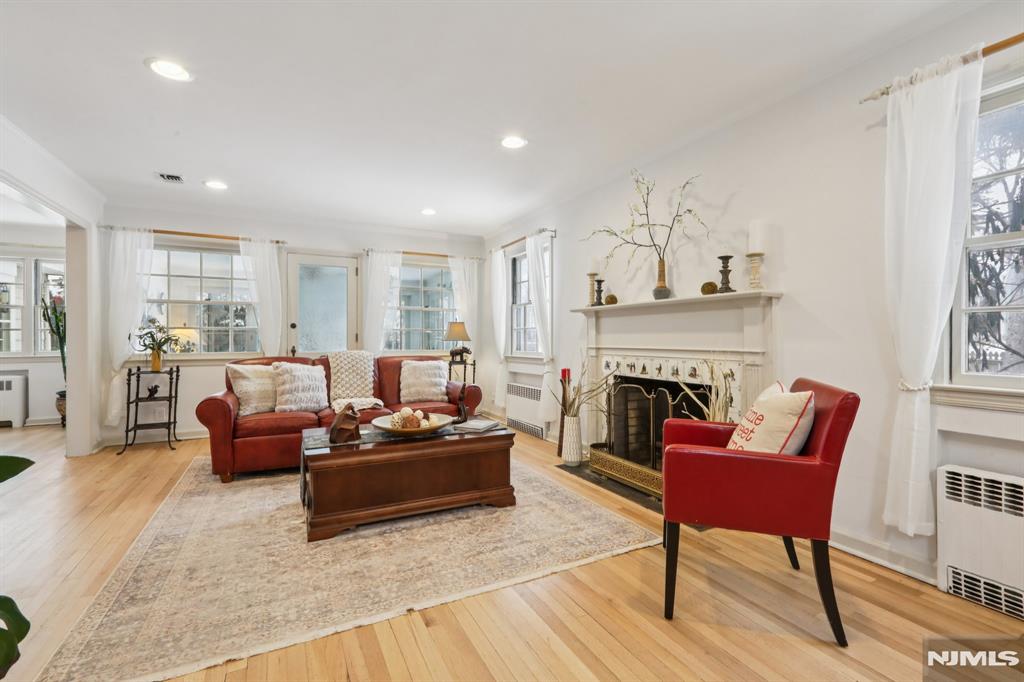 355 Kensington Drive