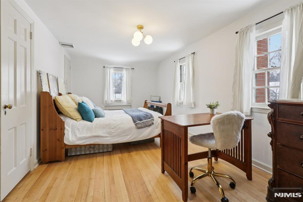 355 Kensington Drive