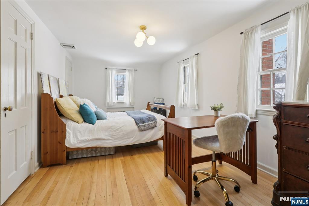 355 Kensington Drive