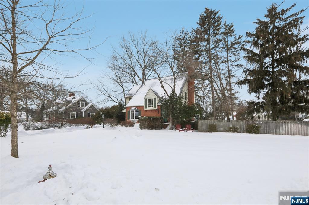 355 Kensington Drive