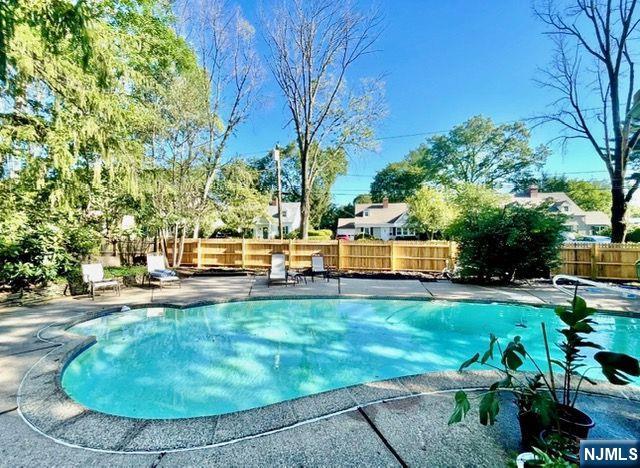 355 Kensington Drive