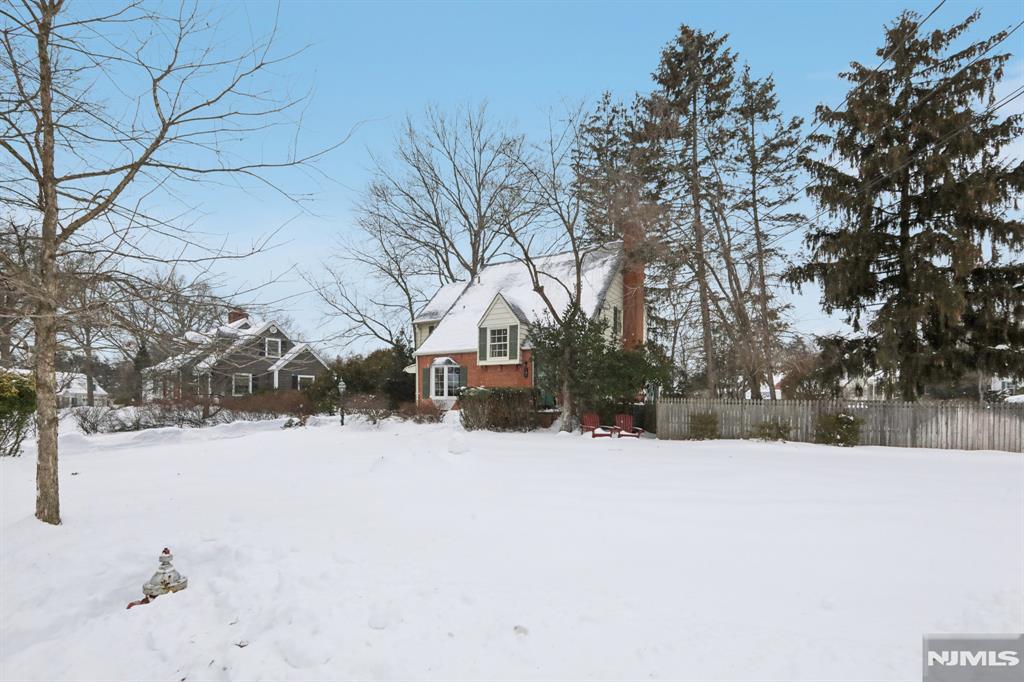 355 Kensington Drive