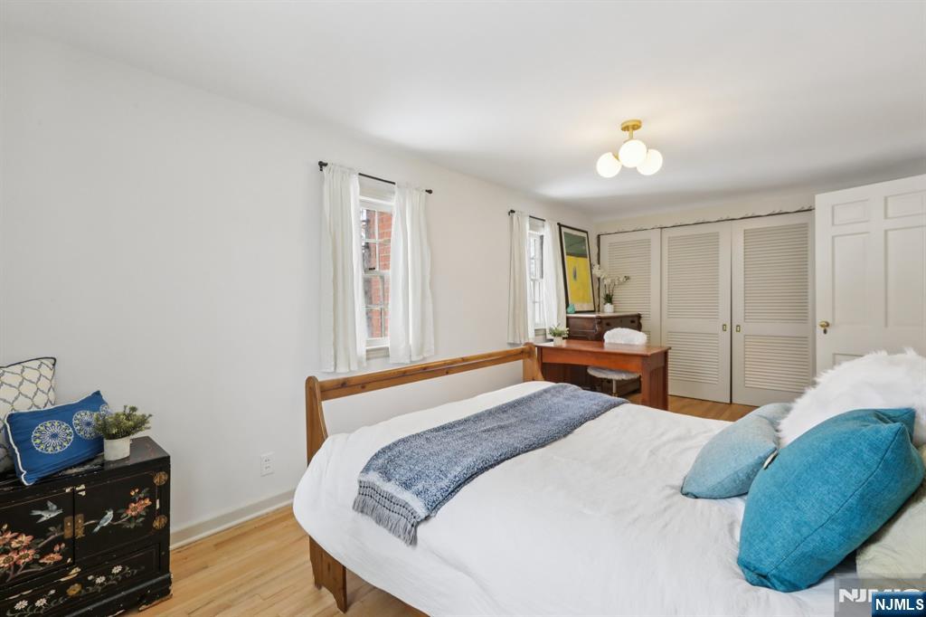 355 Kensington Drive