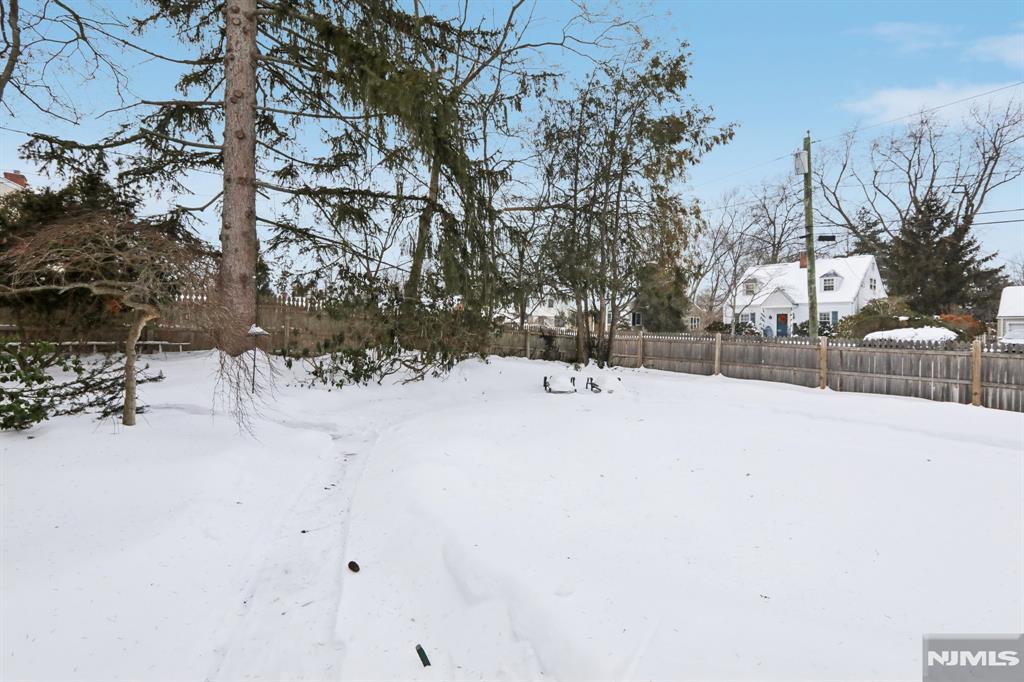 355 Kensington Drive