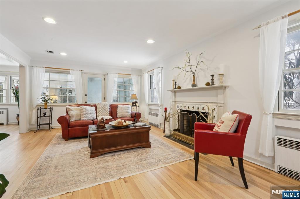 355 Kensington Drive