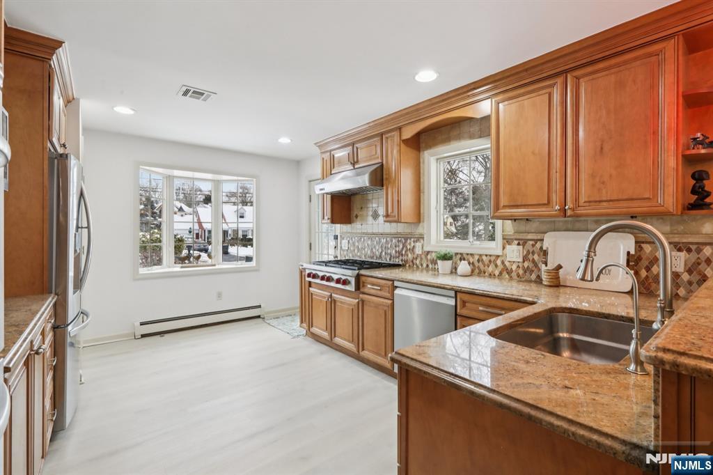 355 Kensington Drive