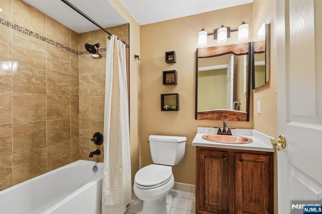 2 Winding Ridge