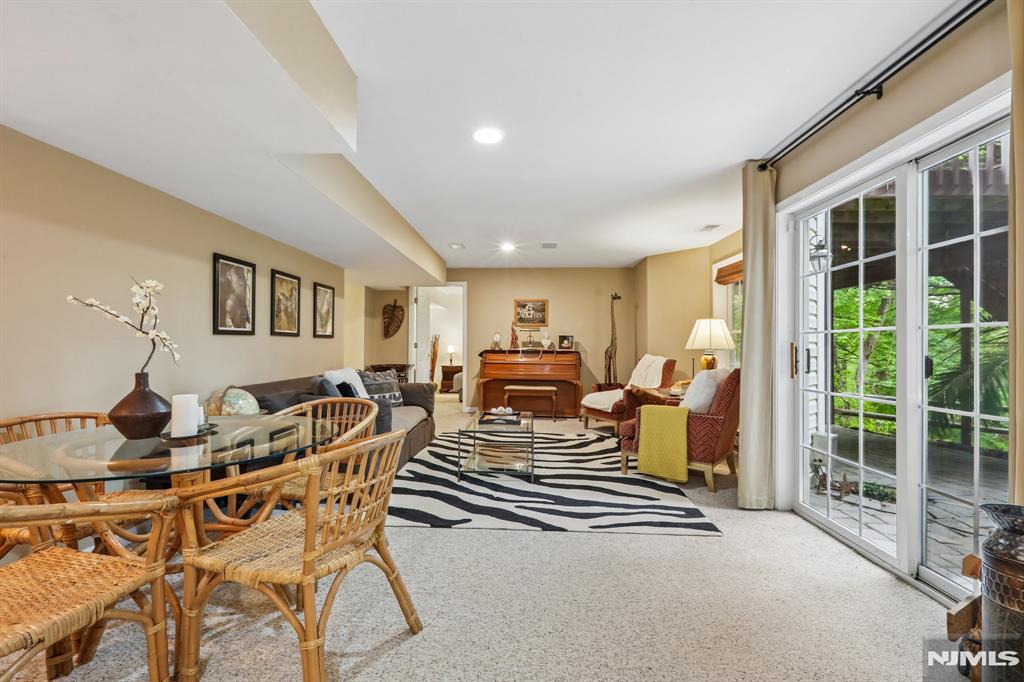 2 Winding Ridge