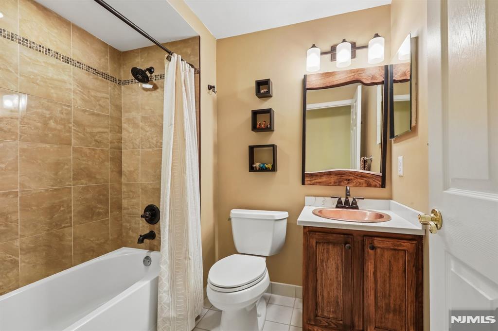 2 Winding Ridge