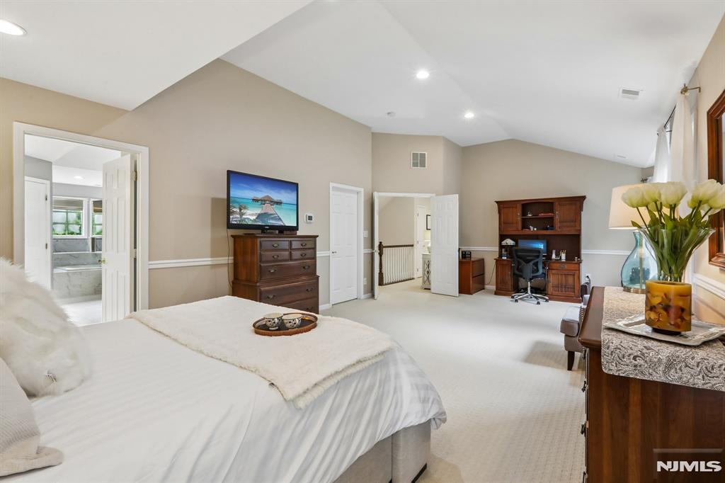 2 Winding Ridge
