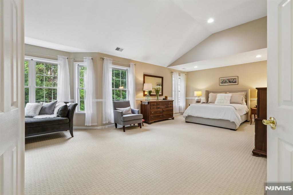 2 Winding Ridge