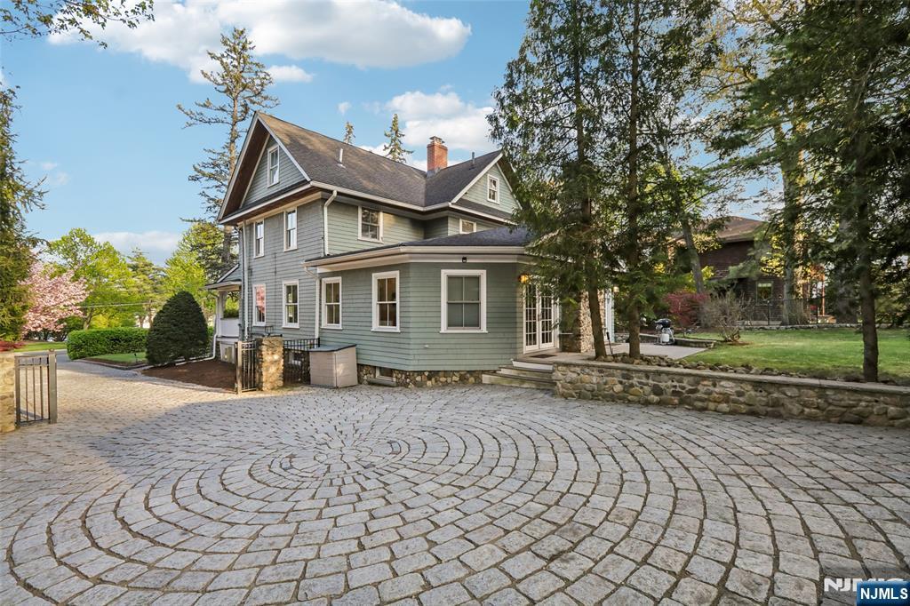 130 N Maple Avenue