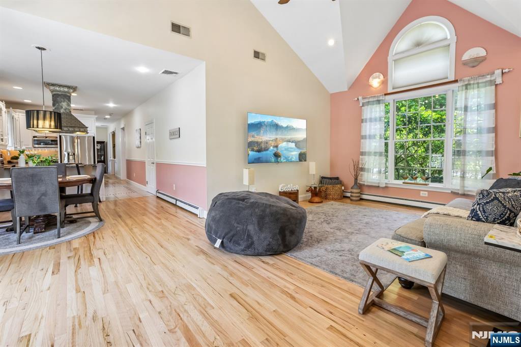 43 N Pleasant Avenue