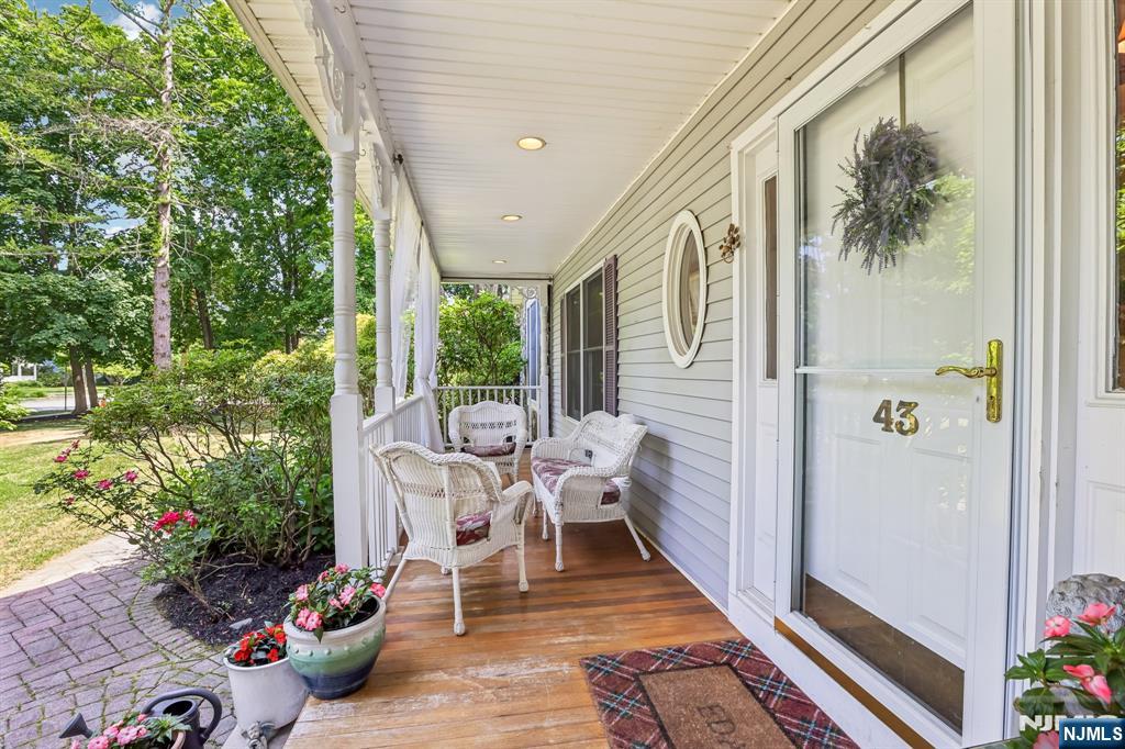 43 N Pleasant Avenue