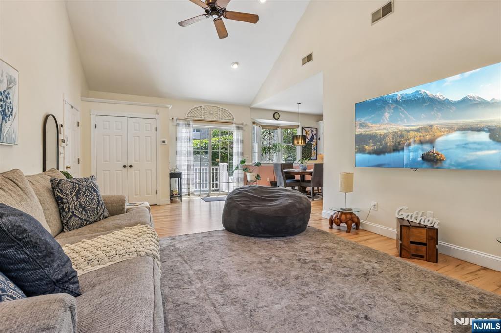 43 N Pleasant Avenue