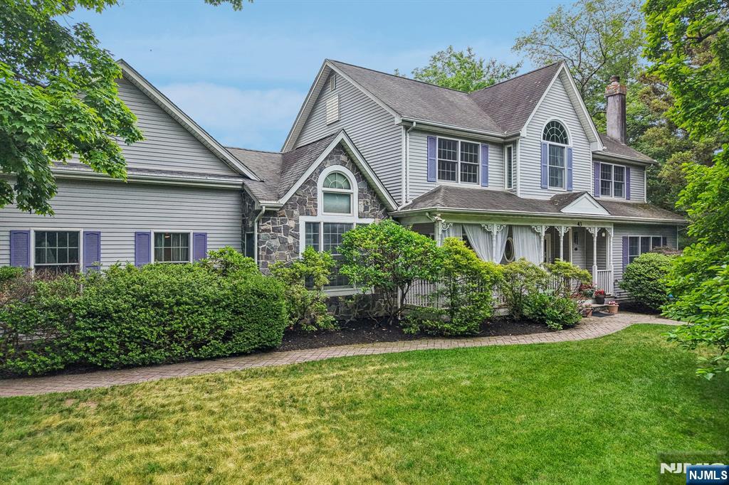 43 N Pleasant Avenue