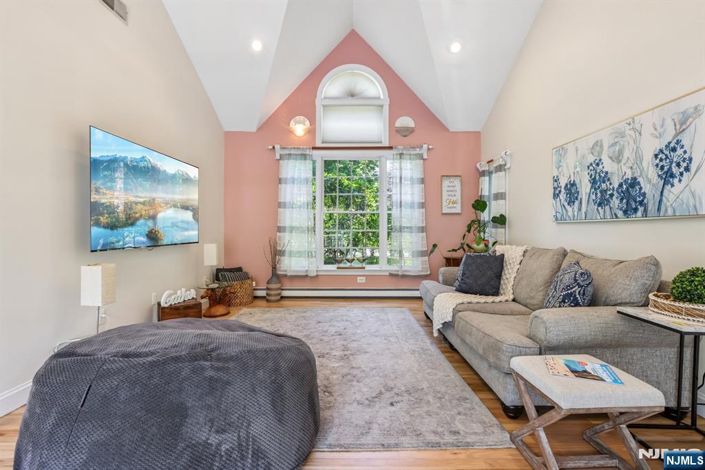 43 N Pleasant Avenue