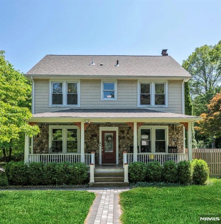 50 E Grand Avenue
