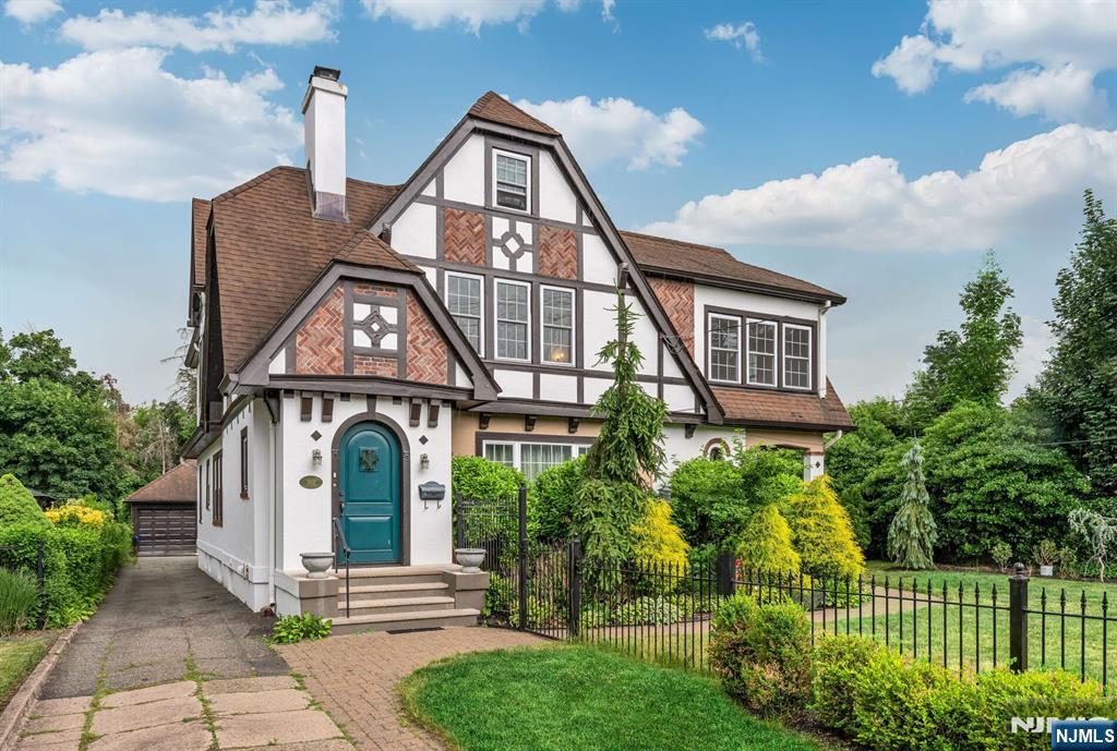 103 N Walnut Street