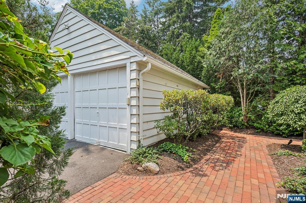 86 Walthery Avenue