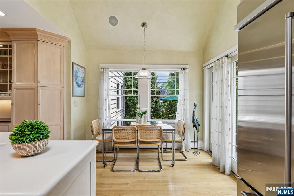 86 Walthery Avenue