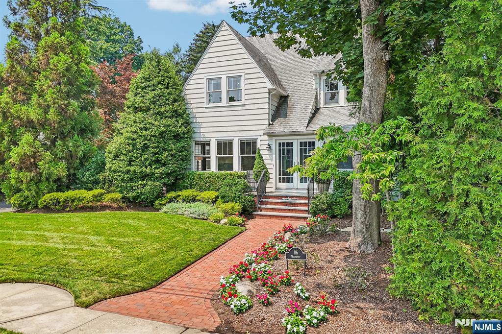 86 Walthery Avenue