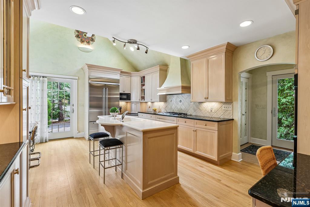 86 Walthery Avenue