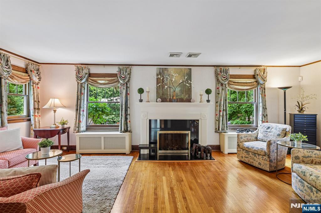 86 Walthery Avenue