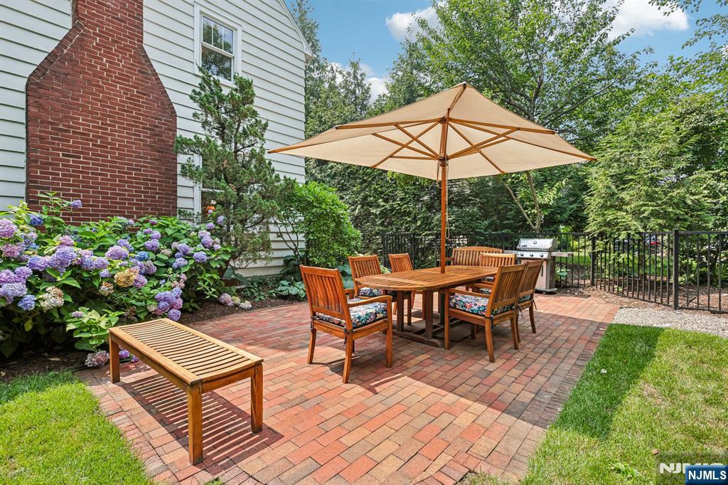 86 Walthery Avenue