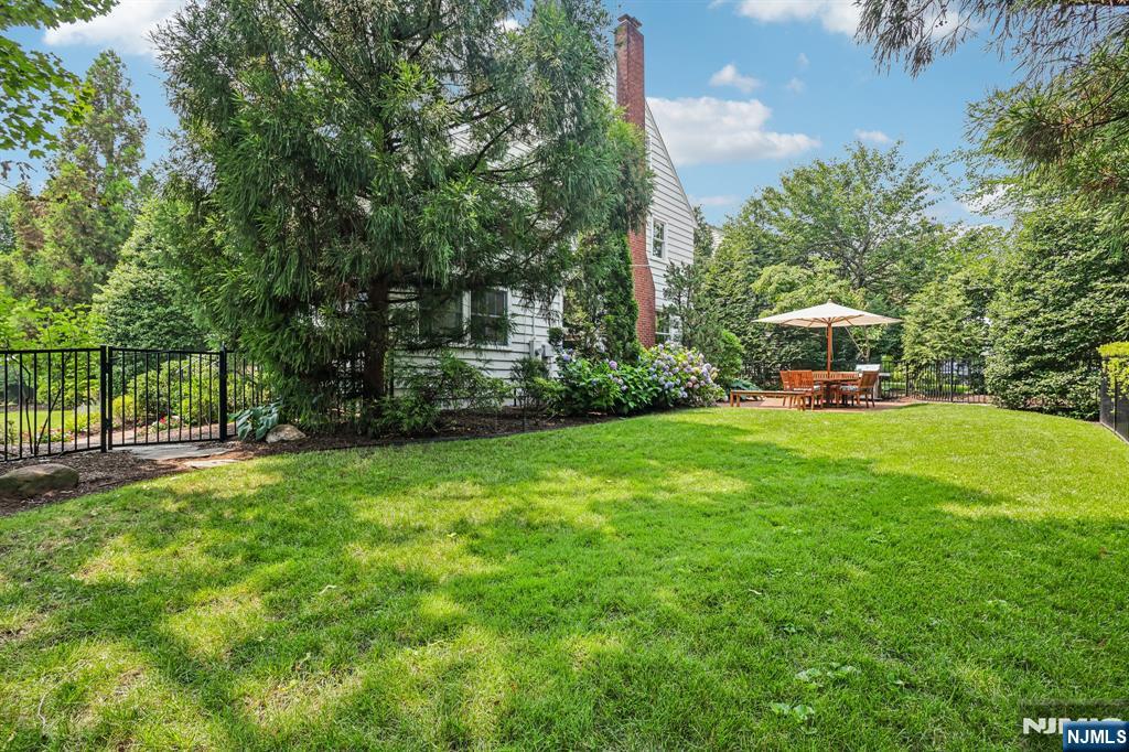 86 Walthery Avenue