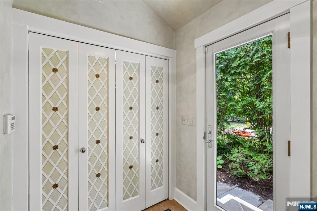 86 Walthery Avenue