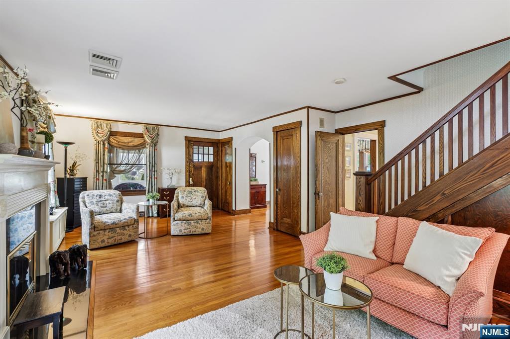 86 Walthery Avenue