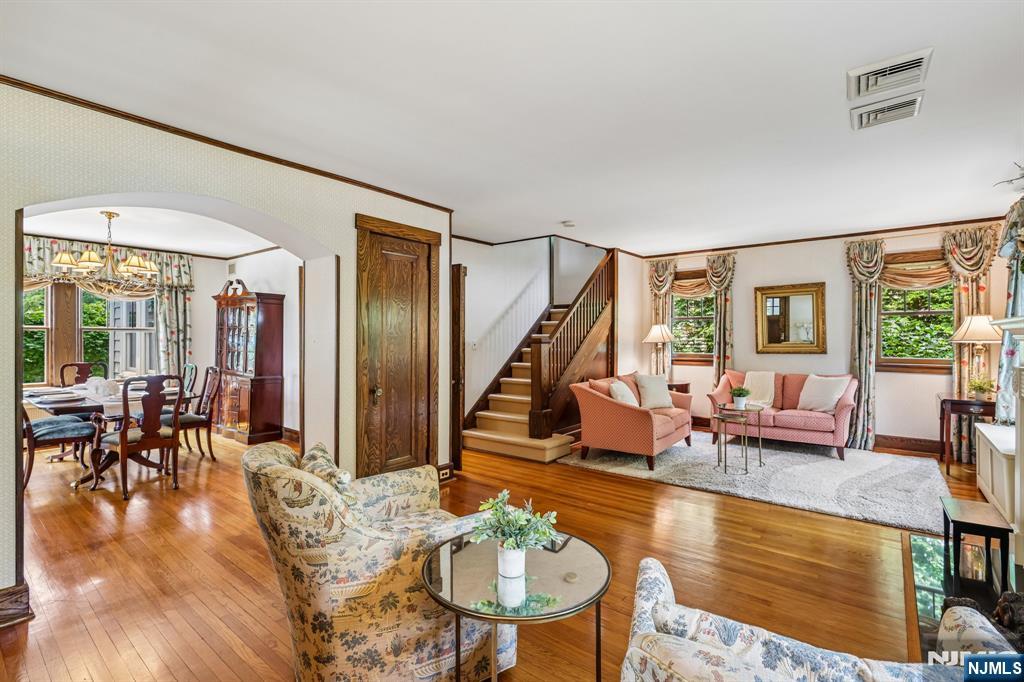 86 Walthery Avenue